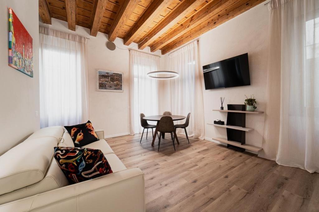 Flores Home Верона Экстерьер фото